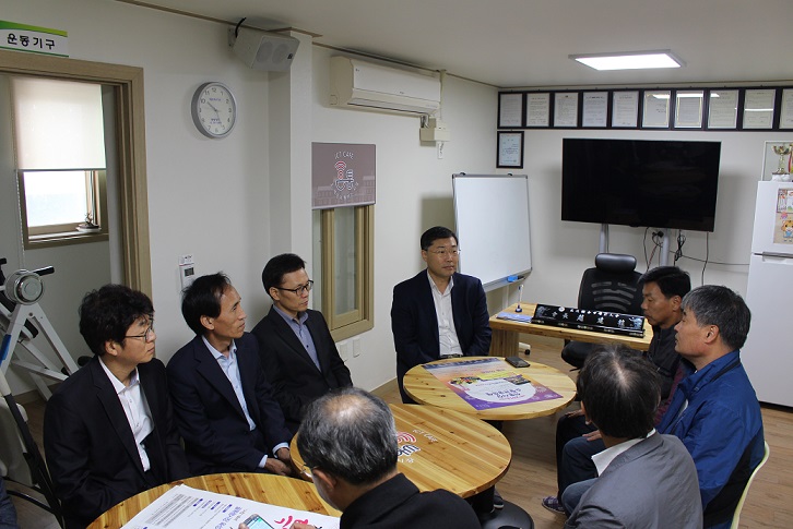 사진2) 애로사항을 청취하는 서장님과 임원진