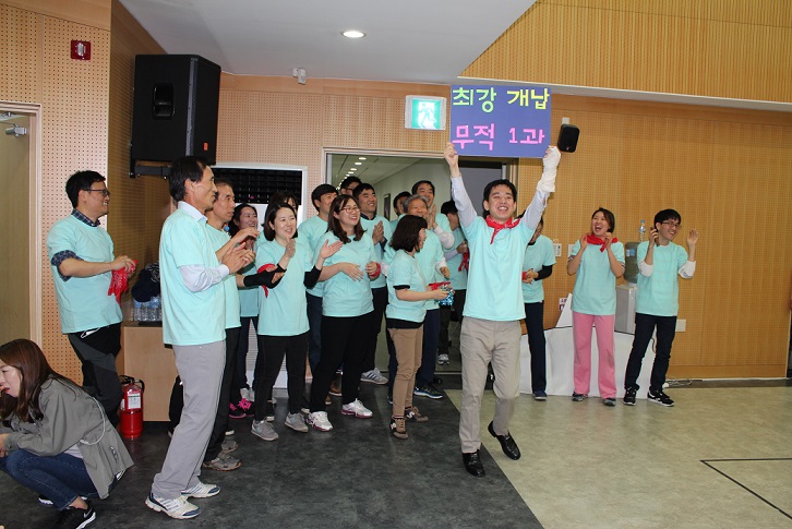사진2) 열띤 응원중인 개인납세1과