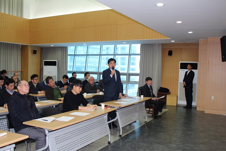 사진4) 세정현안에 대해 세무서장에게 질의