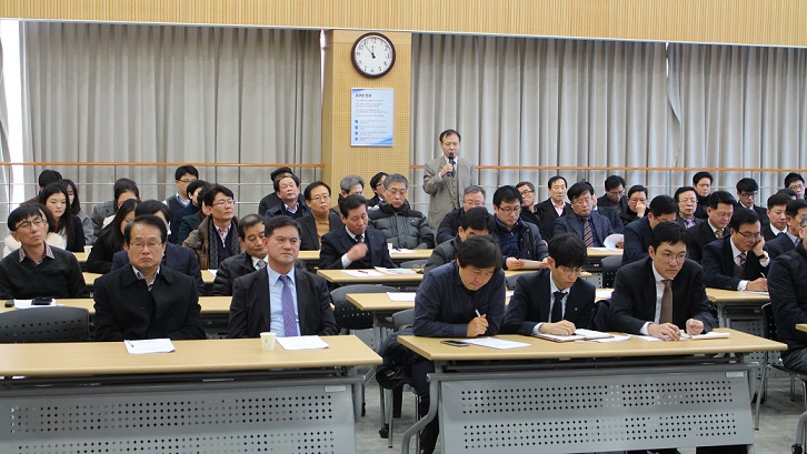 사진5) 세무서장과 세정현안에 대한 질문 답변