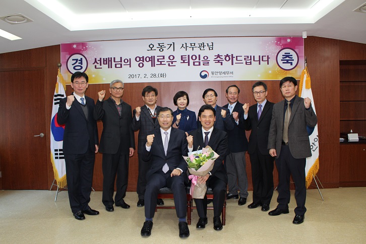 1) 서장님 및 각과 과장님들과 기념사진