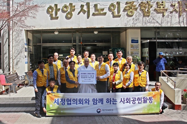 1) 후원금 전달 기념 단체사진