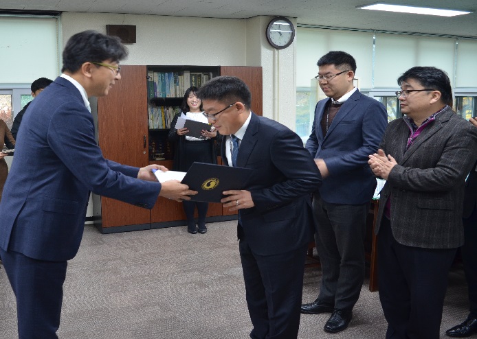 임명장 수여