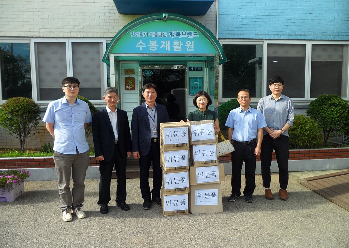 위문품 전달