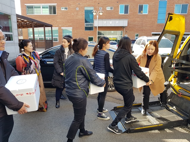 김치 전달(우만종합사회복지관)